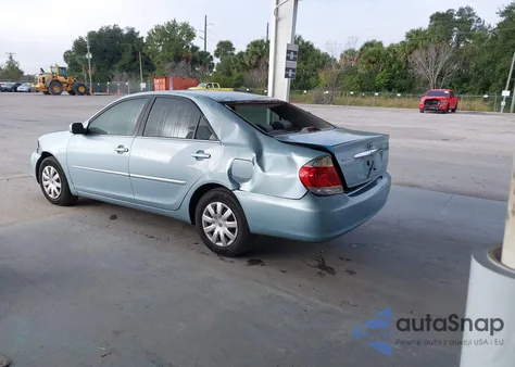 2005 Toyota Camry Le z USA, uszkodzony, nr VIN 4T1BE32K65U506082